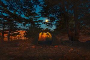 's nachts kamperen foto