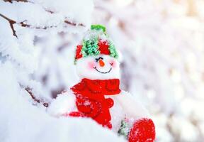 schattig weinig sneeuwman speelgoed- foto