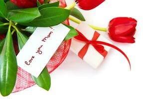 geschenk met rood bloemen foto