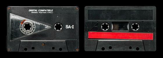 oud audio cassette plakband verzameling met blanco label. zwart en rood foto