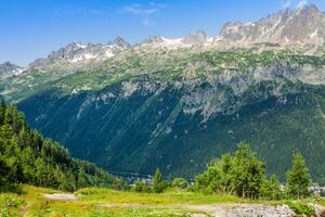 wandelen naar Argentière gletsjer met de visie Aan de massief des aiguilles rood in Frans Alpen foto