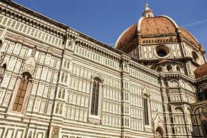 overladen facade van de duomo van Florence, Italië foto