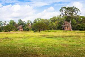 Angkor thom tuinen in voorkant de olifanten terras binnen de Angkor tempels, Cambodja foto