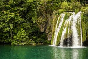 groot waterval visie in de nationaal park van Plitvice in Kroatië foto