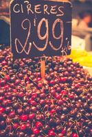 Barcelona, la boqueria een gedekt markt voor vis, vlees, groenten, fruit en voedingsmiddelen van allemaal soorten foto