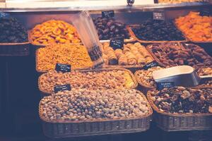 Barcelona, la boqueria een gedekt markt voor vis, vlees, groenten, fruit en voedingsmiddelen van allemaal soorten foto