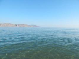 reizen in griekenland op het eiland kreta bergen en de zee foto