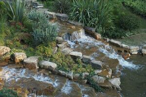 klein waterval Bij openbaar park in Istanbul foto