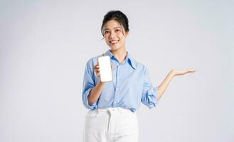 portret van jong Aziatisch zakenvrouw, geïsoleerd Aan wit achtergrond foto