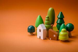 een klein houten huis net zo een idee voor investeren in uw eigen huis foto