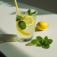 ai gegenereerd een glas van limonade met een rietje en munt bladeren foto