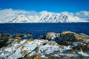 lofoten eilanden en Noors zee in winter, Noorwegen foto