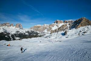 ski toevlucht in dolomieten, Italië foto