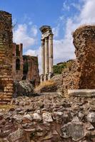 ruïnes van de keizerlijke fora van het oude rome foto