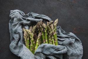 verse groene asperges foto