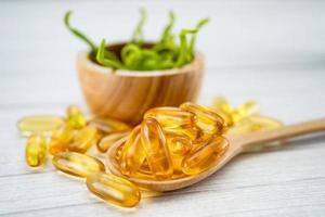 alternatieve geneeskunde natuur kruiden organische capsule, medicijn met kruiden blad natuurlijke supplementen voor een gezond goed leven.