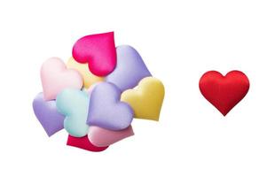 kleurrijke mini harten geïsoleerd op een witte achtergrond, valentijn decoraties, verschillende harten, uitknippad foto