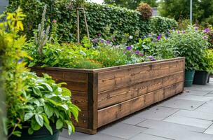 ai gegenereerd een houten verheven tuin bed in een tuin foto