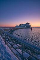 Noordermol in reiswereld met veerboot foto