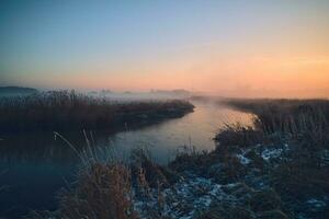 rivier- in sleeswijk-holstein in winter foto
