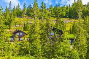 mooie panorama huisjes hutten bergen kvitfjell skigebied favang noorwegen.
