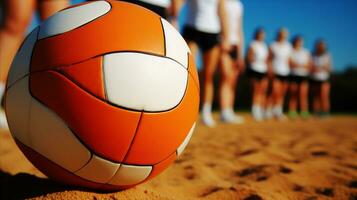ai gegenereerd een volleybal bal Aan zanderig strand met een groep van mensen staand achter het, klaar naar Speel. foto