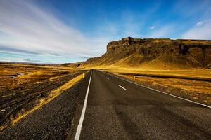 pittoreske landschap met groen natuur in IJsland foto