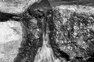 fotografie Aan thema mooi vallen water van tuin waterval foto