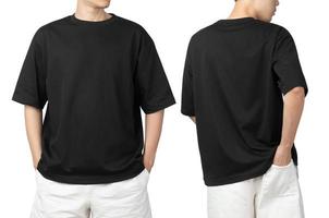 jonge man in lege oversized t-shirt mockup voor- en achterkant gebruikt als ontwerpsjabloon, geïsoleerd op een witte achtergrond met uitknippad foto