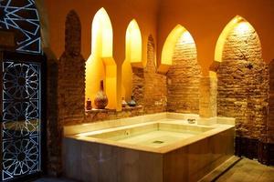 arabische baden hamam in granada, andalusië, spanje. foto