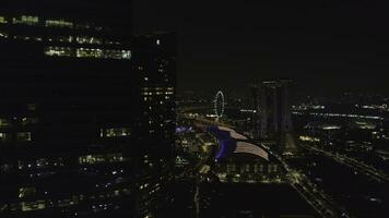 nacht Singapore top visie panoramisch landschap. schot. top visie van kantoor gebouwen in Singapore Bij nacht. Singapore nacht leven visie foto