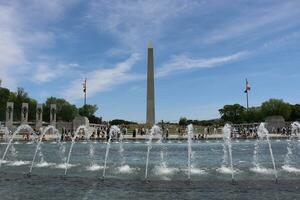 de wereld oorlog ii gedenkteken en Washington monument foto