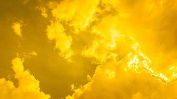abstracte achtergrond van geel bewolkt foto