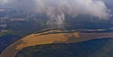 antenne visie van de rivier- in jambi foto