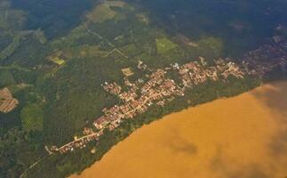 antenne visie van de rivier- in jambi foto