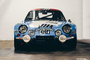 los engelen, ca - 16 apr 2023 - blauw renault alpine in Petersen museum foto