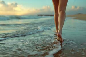 ai gegenereerd poten van een vrouw wandelen langs de strand in de surfen foto