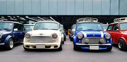 Bangkok, Thailand - september 29, 2023 oud klassiek mini Austin kuiper geparkeerd Aan straat in wijnoogst auto festival Bij Bangkok, Thailand. voertuig en vervoer concept. foto