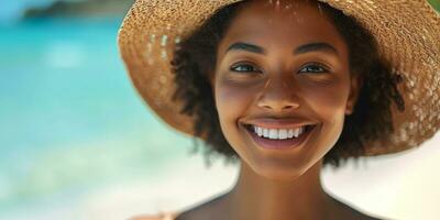 ai gegenereerd gelukkig Afrikaanse Amerikaans vrouw in hoed Aan de strand foto