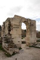 oude ruïnes van hadriërs bibliotheek Aan de noorden kant van de acropolis Athene, Griekenland foto