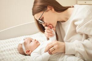 moeder Toneelstukken met pasgeboren baby foto