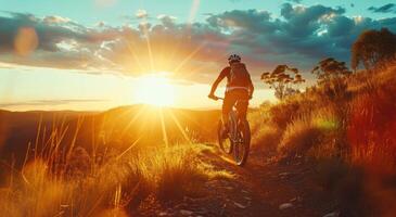 ai gegenereerd berg fietser Aan aarde spoor in zon blootstelling Bij zonsondergang foto