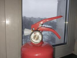handleiding poeder brand brandblusser voor blussen binnen- branden foto