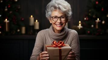 ai gegenereerd mooi volwassen vrouw Holding geschenk doos Aan schoon achtergrond. generatief ai. foto