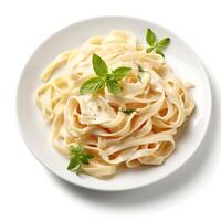 ai gegenereerd top visie fettucine met Alfredo saus Aan wit achtergrond foto