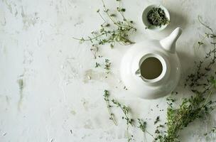 ai gegenereerd een wit thee pot Aan top van een wit oppervlakte met kruiden foto