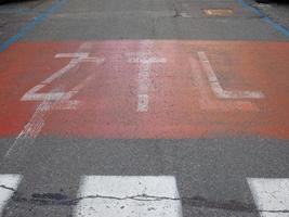 ztl zona traffico limitato, wat betekent dat het bord met toegangsregelgevingsgebied foto