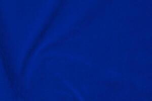 licht blauw fluweel kleding stof structuur gebruikt net zo achtergrond. zijde kleur denim kleding stof achtergrond van zacht en glad textiel materiaal. verpletterd fluweel .luxe marine blauw licht toon voor zijde. foto