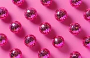 ai gegenereerd roze disco bal patroon over- roze achtergrond foto