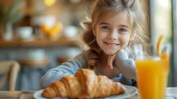 ai gegenereerd meisje aan het eten croissant voor ontbijt met oranje sap foto